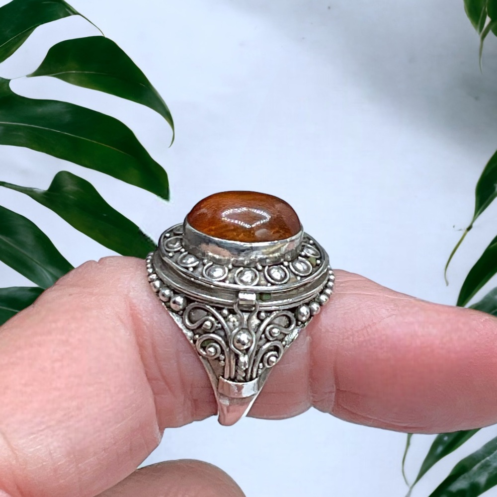 🌺Vintage Sterling Amber Poison Ring - Picture 13 of 15